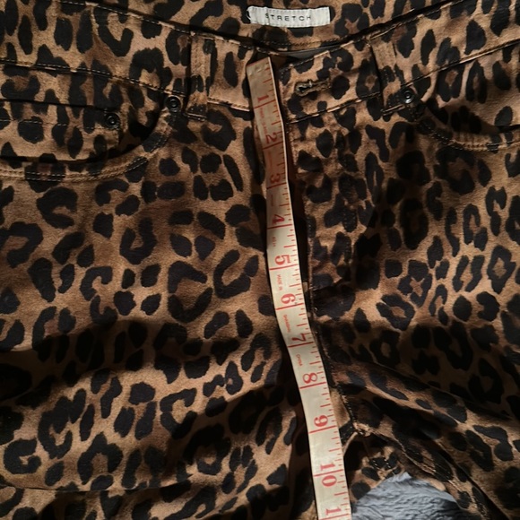 Jones New York Jeans Leopard Print stretch pant Size 10, 98% Cotton 2% Elastane - Picture 8 of 9